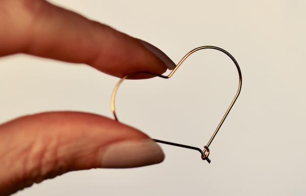 Vergoldete Ohrringe Herz Creolen / Geschenk für Sie / Geschenk für die Freundin / Herzohrringe / Valentinstag Geschenk / Braut Schmuck